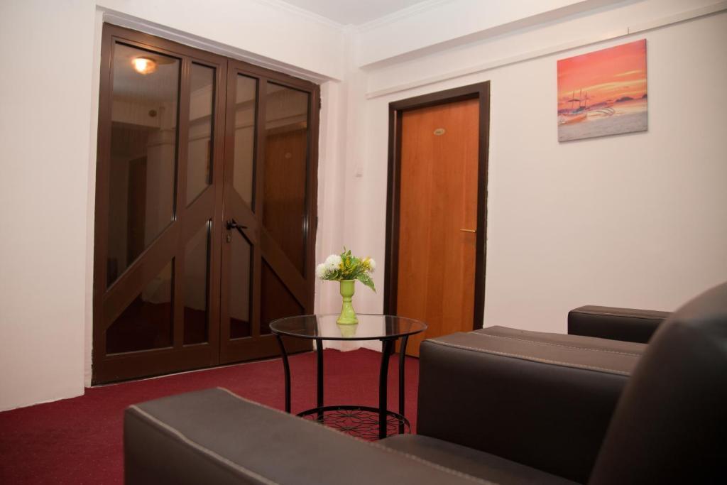 Hotel Metropol Pitesti Exterior photo
